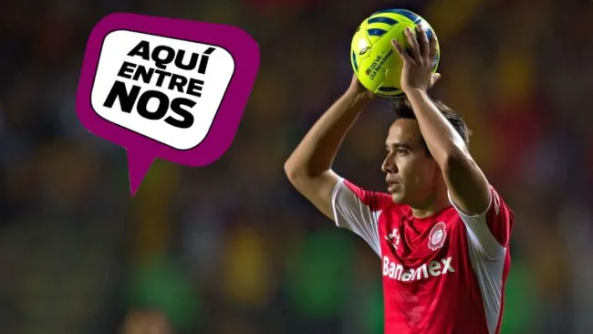 Carlos Gerardo Rodríguez se dispone a cobrar un saque de banda 