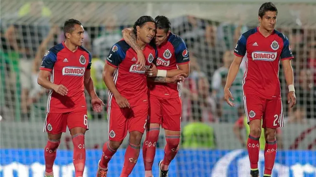 Carlos Peña en festejo de gol durante un partido en el C2016