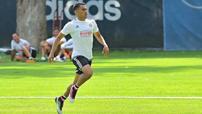 José Juan Vázquez en un entrenamiento con Chivas