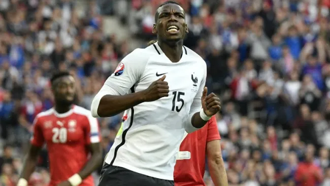 Paul Pogba se lamenta en partido con Francia