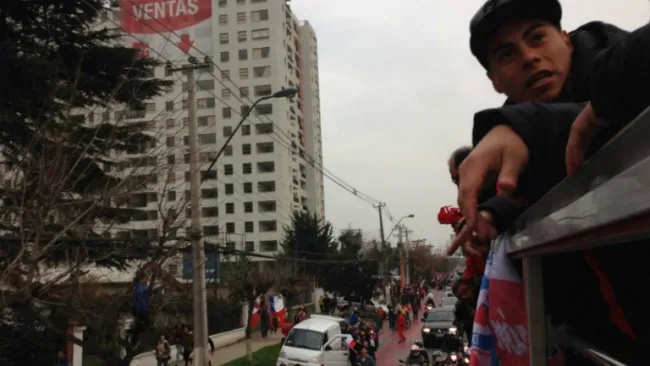 Eduardo Vargas, en el desfile de la Roja por las calles de Chile