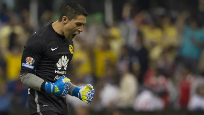 Hugo González festeja gol de América