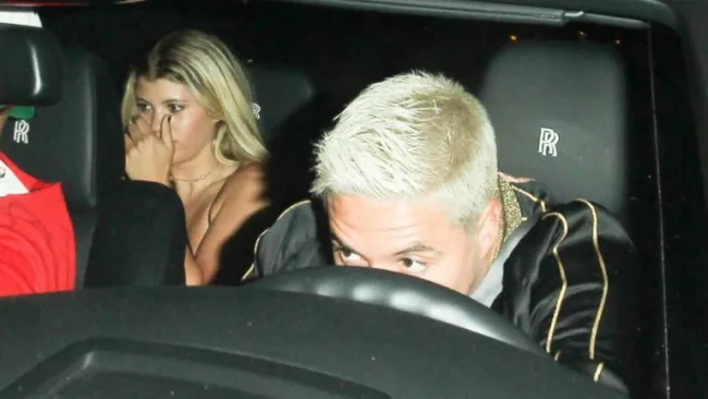 Nasri y Sofia Richie en el automóvil del futbolista del City