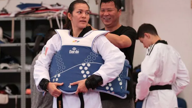 María del Rosario Espinoza entrena con la delegación de Taekwondo