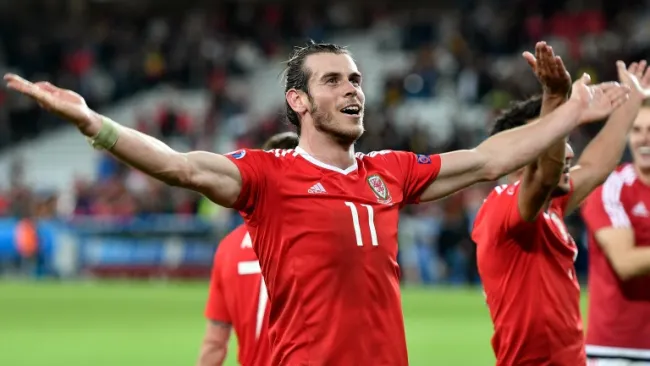 Gareth Bale festeja el pase a Semifinales de Gales en Euro