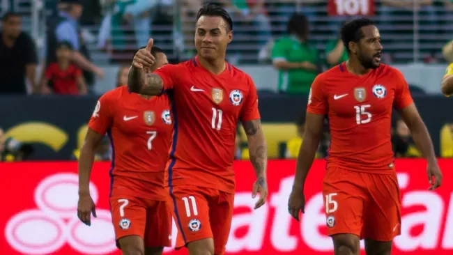 Eduardo Vargas celebra un gol en la Copa América Centenario