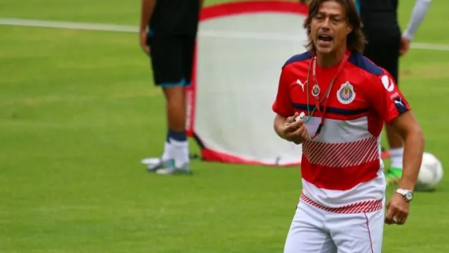 Almeyda dirige entrenamiento de Chivas