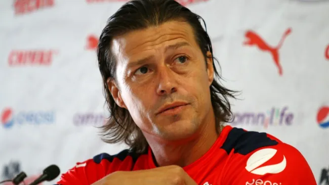Matías Almeyda, en una conferencia de prensa de Chivas