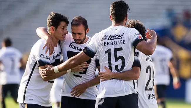 Pumas festeja gol de Lalo Herrera contra Rayados