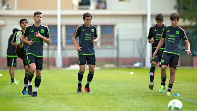 Diaz, Torres y Fierro, durante el entrenamiento de la Selección Nacional de México Sub 23