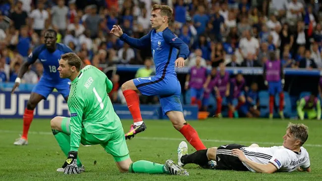 Griezmann supera a Neuer y marca el segundo gol