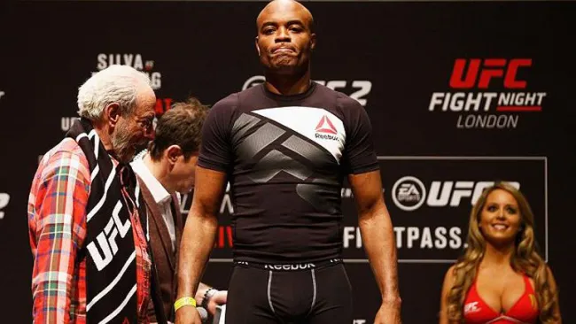 Anderson Silva durante un pesaje de UFC