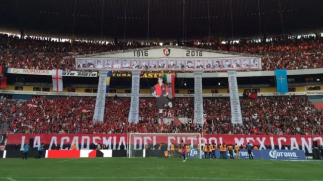 Manta de la afición de La Academia