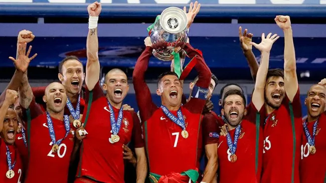 Cristiano levanta el título de Europa