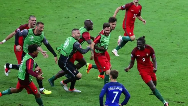 Éder celebra gol del título
