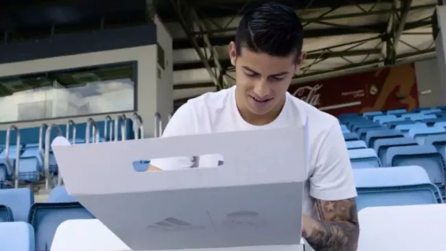 James Rodríguez firma el regalo para el Club de Cuervos