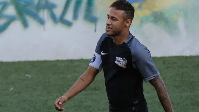 Neymar participa en un evento en Brasil