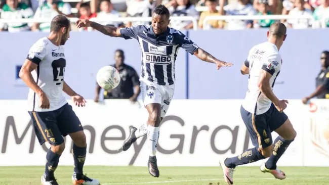 Dorlan Pabón, durante el juego entre Pumas y Rayados en el C2016