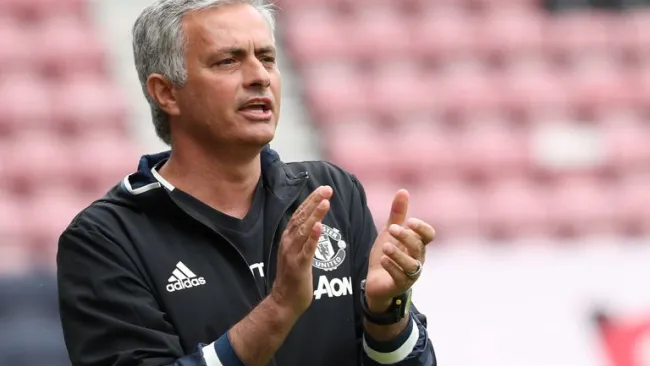 José Mourinho dirige su primer partido con el Manchester United