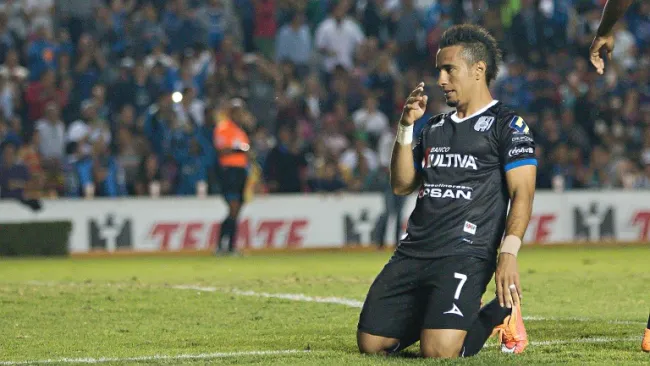 Sanvezzo en un partido de Gallos