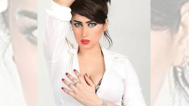 La 'Kim Kardashian de Pakistán' posa para la cámara