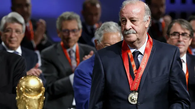 Vicente del Bosque recibe medalla de honor por parte de la RFEF 