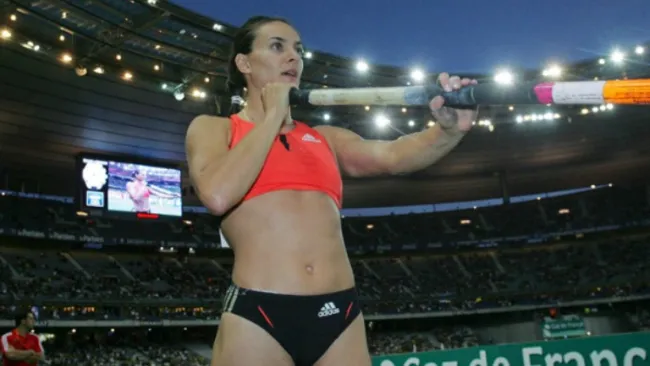 Yelena Isinbayeva previo a una participación con pértiga