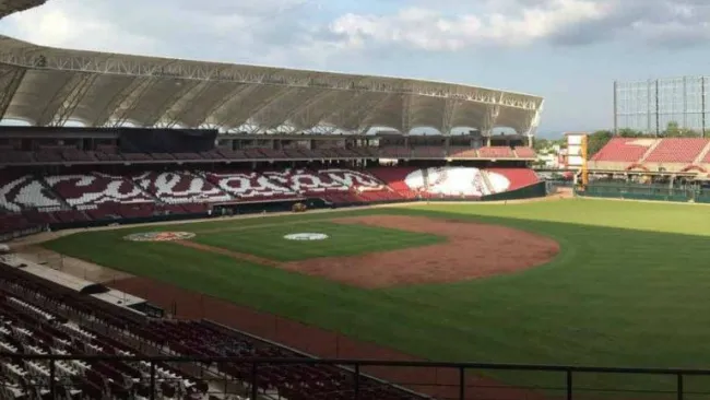 Vista panorámica del estadio de los Tomateros