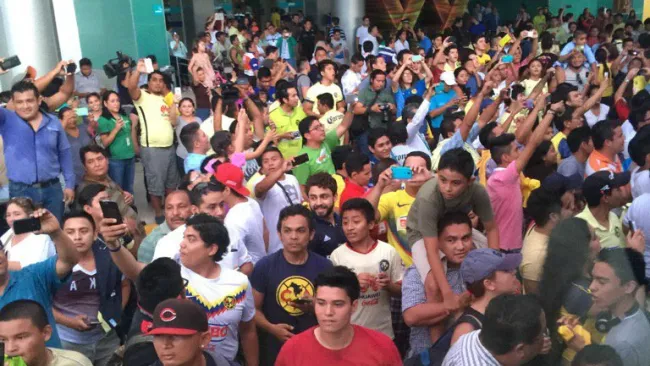 Seguidores de las Águilas esperan la llegada de su equipo