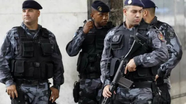 Cuerpo de policías en Río de Janeiro