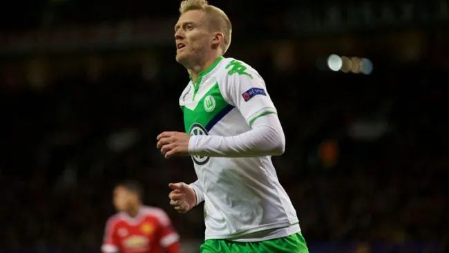 Schürrle festeja una anotación con el Wolfsburgo