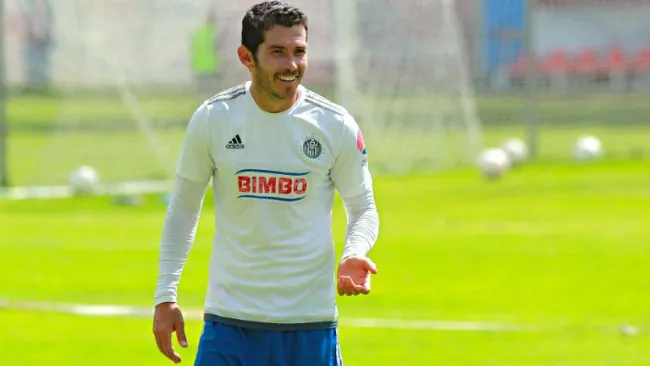 Israel Castro durante un entrenamiento de Chivas