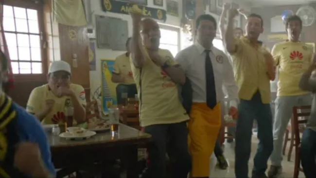 Aficionados del América en el spot del equipo