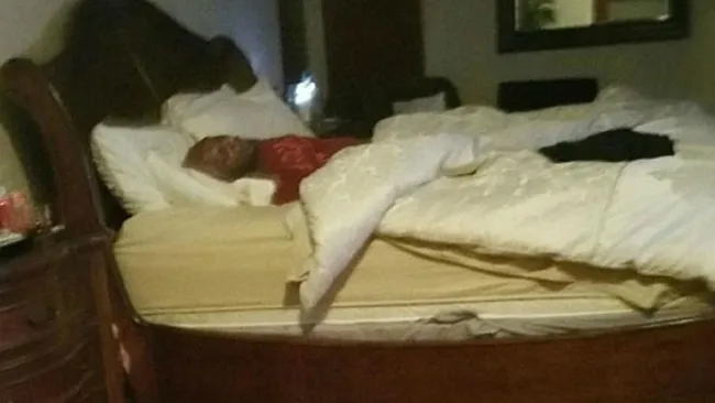 Lamar Odom, acostado en su domicilio