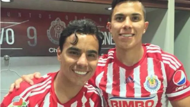 Salcedo posa junto a Bravo