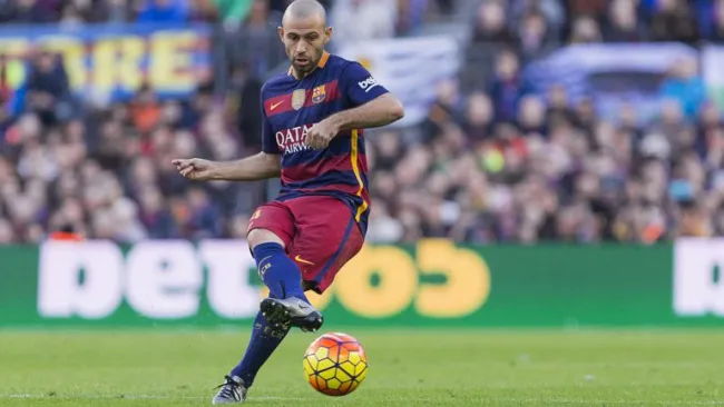 Mascherano, durante un juego de Liga con Barcelona
