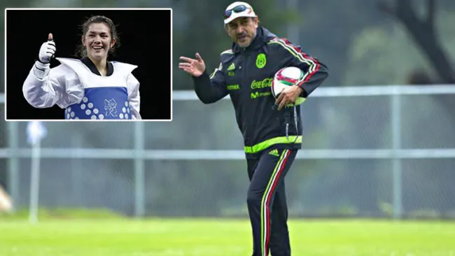 El Potro Gutiérrez da indicaciones y Del Rosario Espinoza tras combate