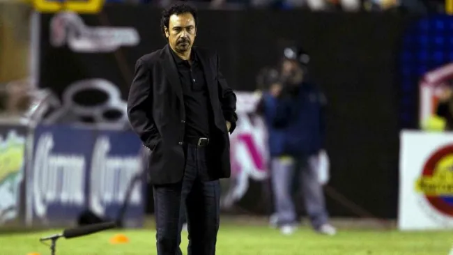 Hugo Sánchez en un partido de Pachuca