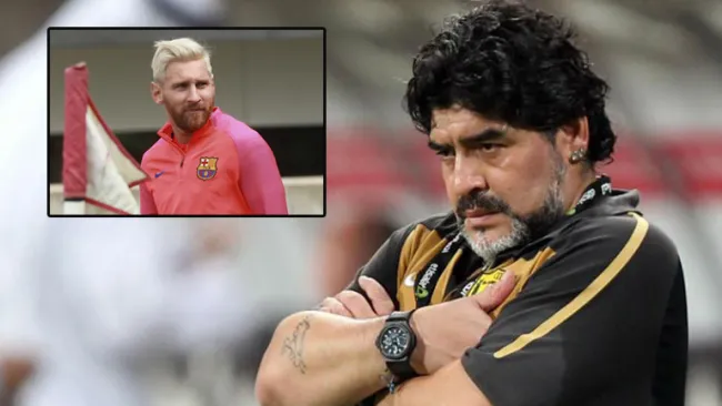 Diego Armando Maradona observa un encuentro de futbol