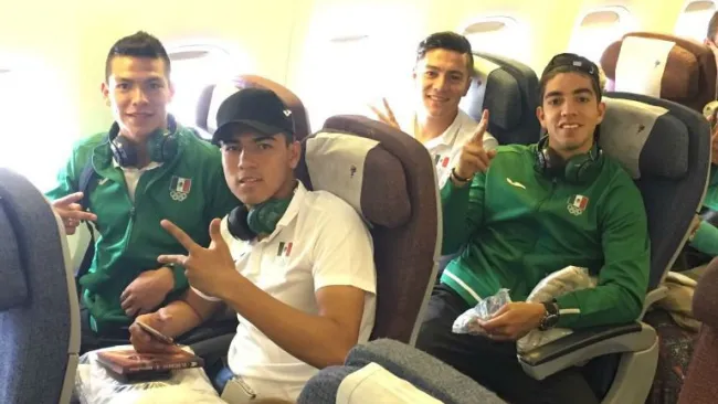 Jugadores del Tri Sub 23 en el avión rumbo a Río