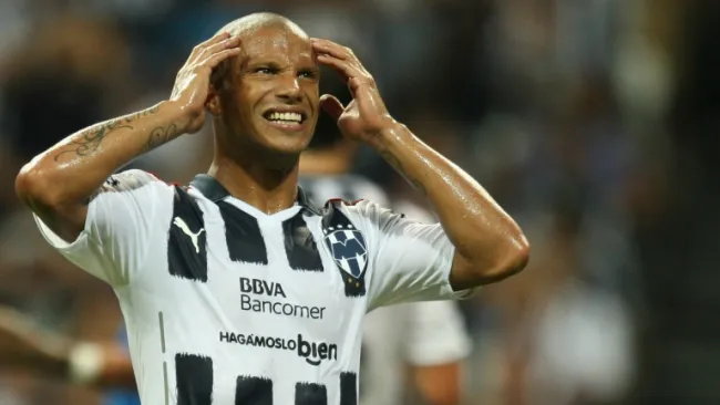 Carlos Sánchez se lamenta tras una falla