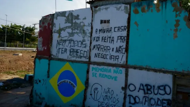 Quejas pintadas en una pared en Brasil previo a Río 
