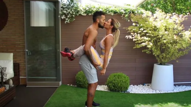 Tamara Gorro y Ezequiel Garay haciendo su rutina de ejercicios 