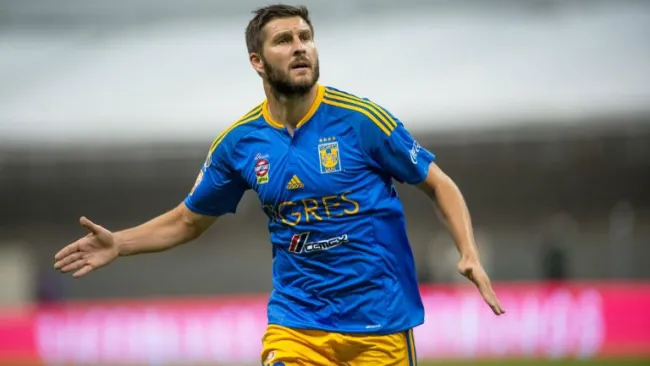 Gignac festeja un gol con los Tigres