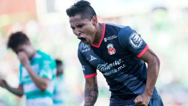 Ruidíaz celebra uno de sus tres goles frente a Santos