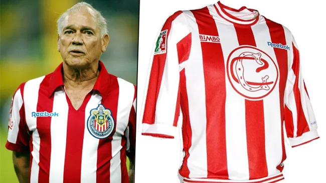 Chava Reyes con la camiseta de su homenaje