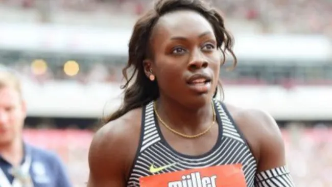 Morolake Akinosun en una competencia de atletismo