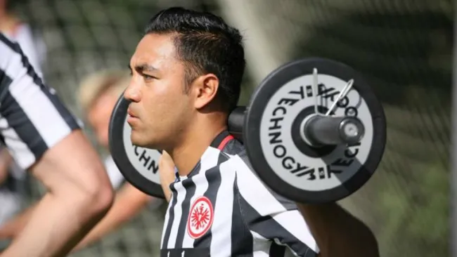 Marco Fabián durante un entrenamiento de pretemporada con Eintracht Frankfurt