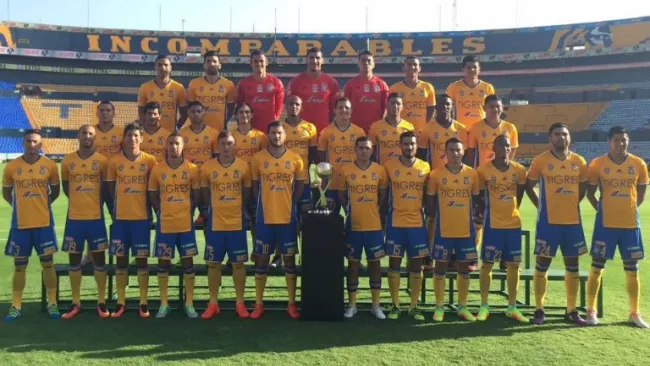 La plantilla de Tigres se toma la foto oficial del A2016