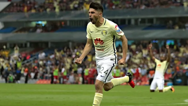 Oribe Peralta celebra un gol frente a Toluca